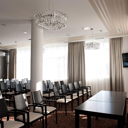 Hotel Leon & Spa 아라드 외부 사진