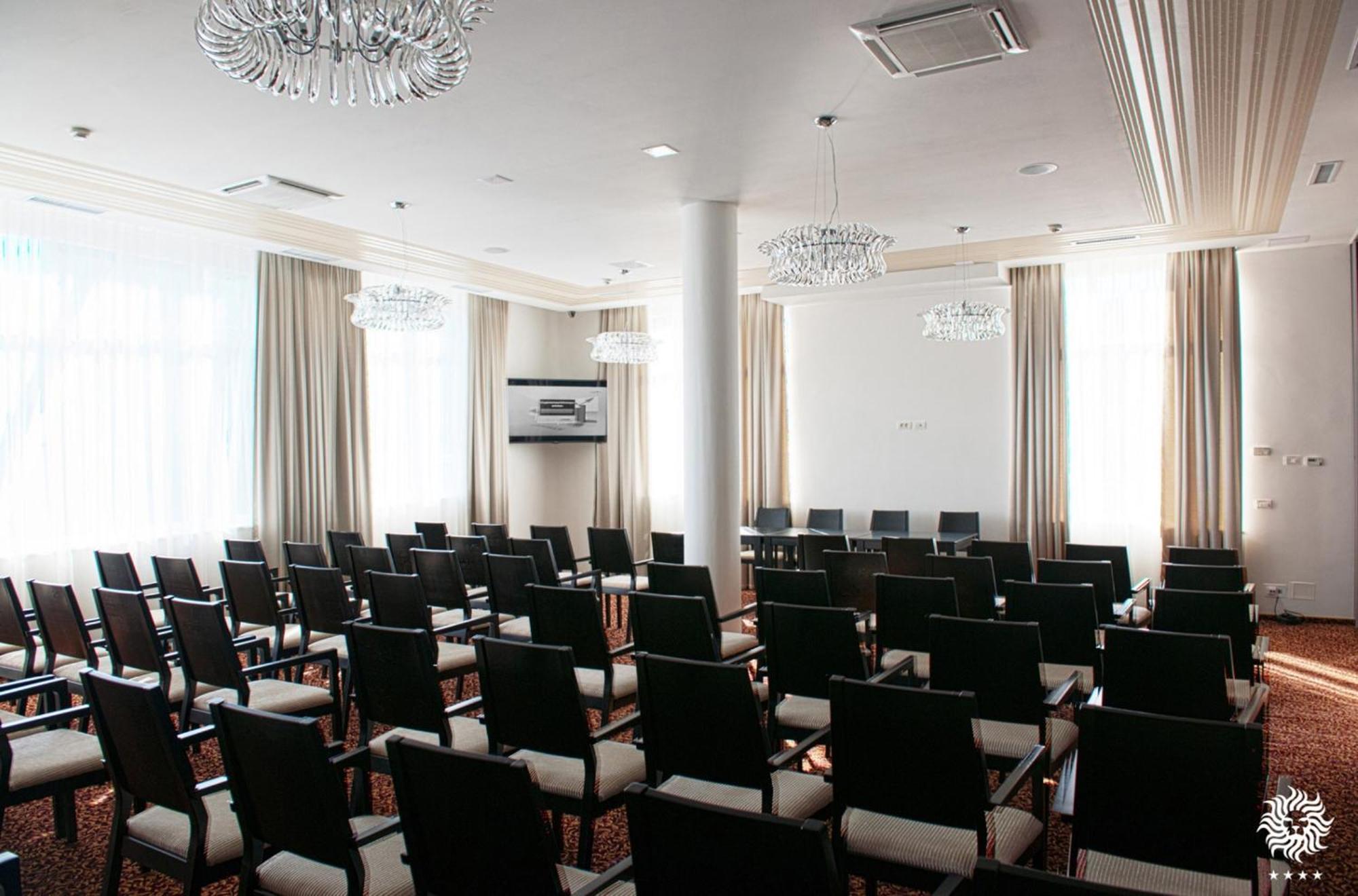 Hotel Leon & Spa 아라드 외부 사진