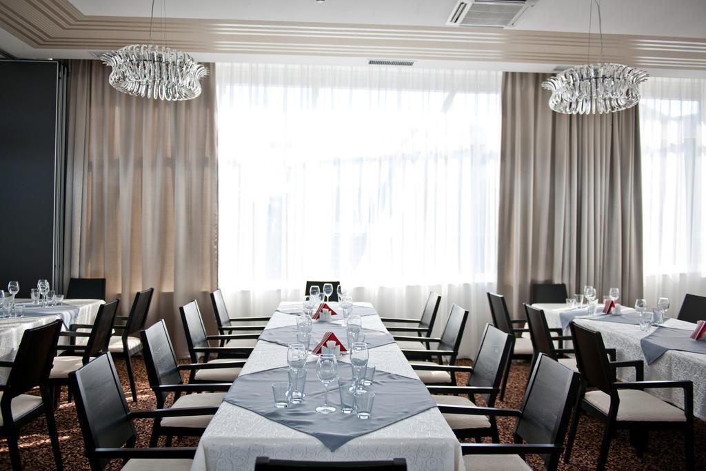 Hotel Leon & Spa 아라드 외부 사진