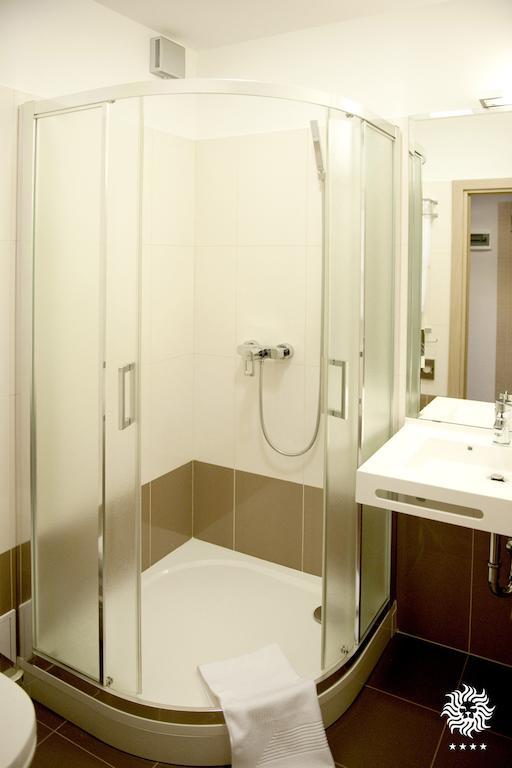 Hotel Leon & Spa 아라드 객실 사진